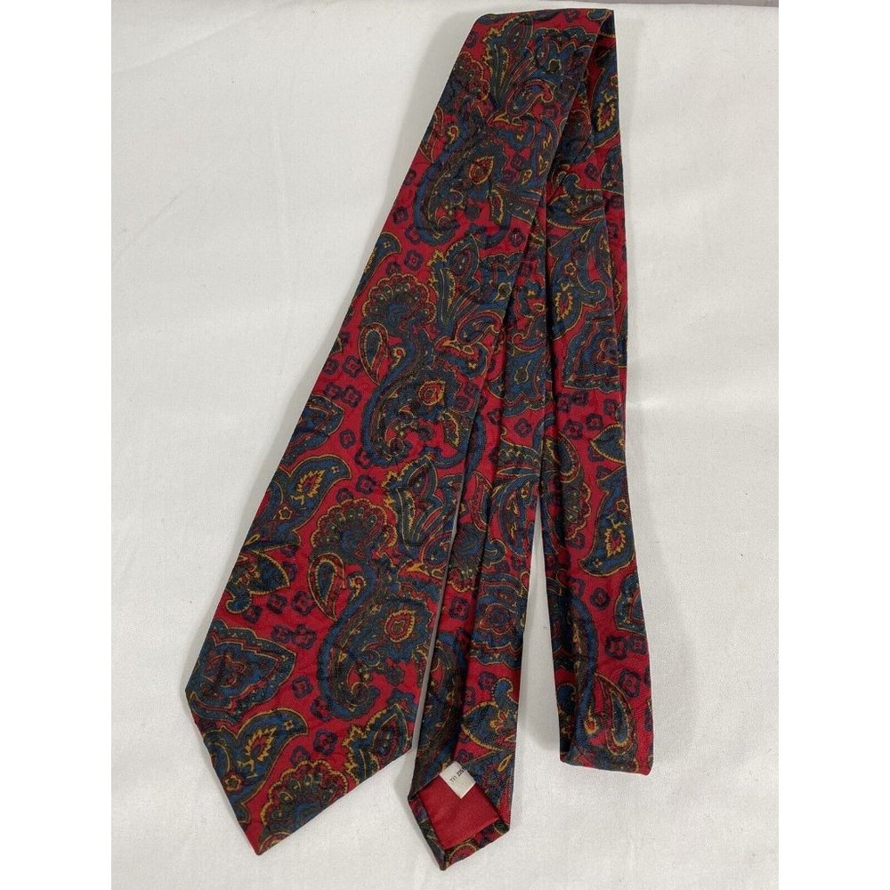 St. Michael Red Paisley Made In The United Kingdom Men’s Neck Tie (58 x 3.5)